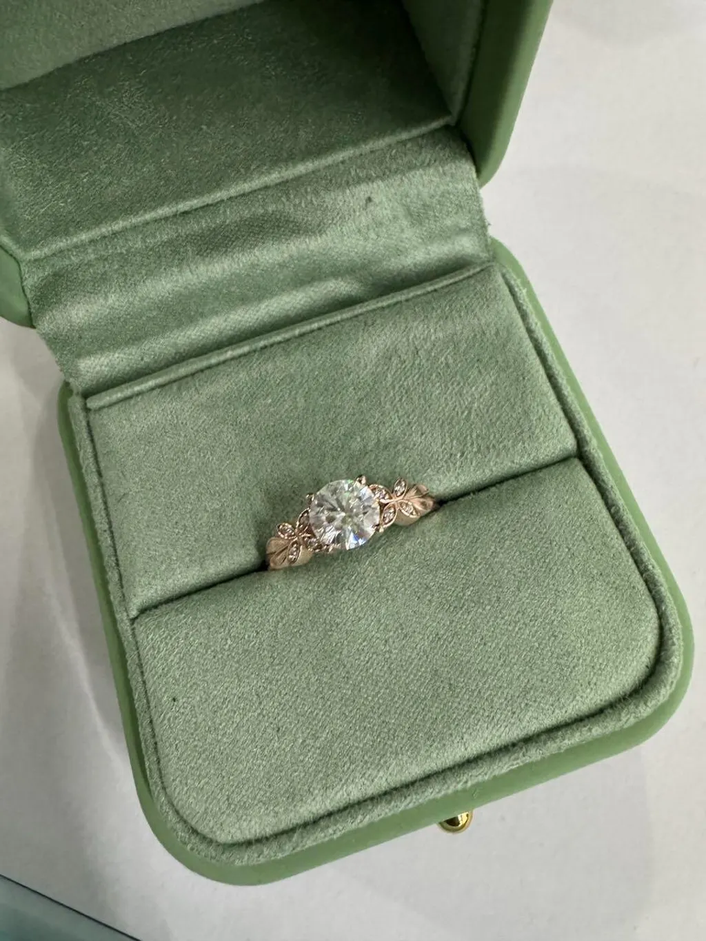 Flora’s Sprig | Round Cut Diamond Leafy Engagement Ring