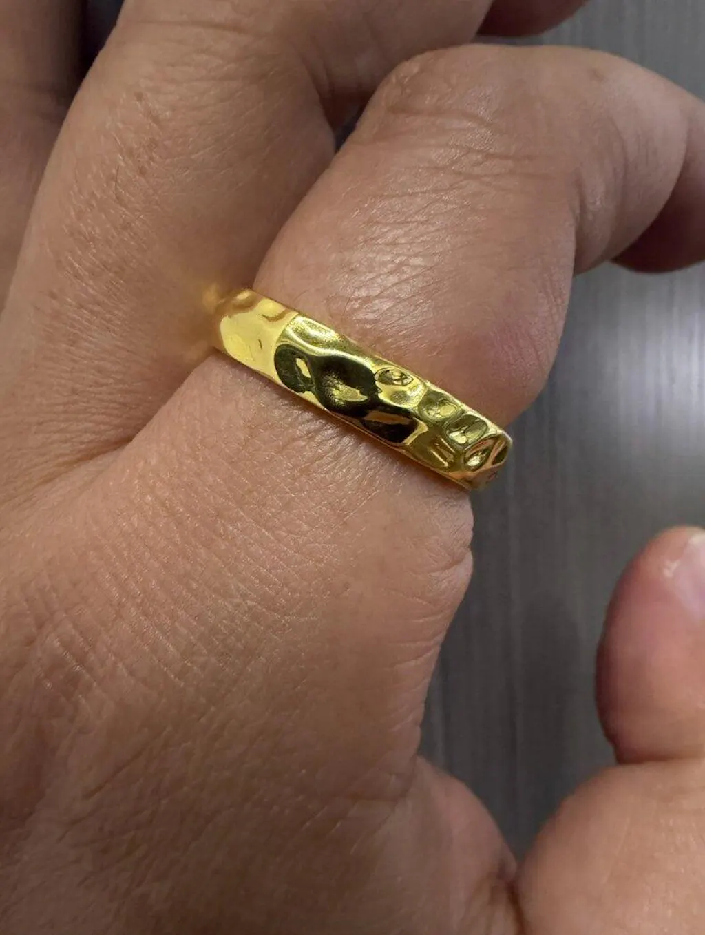 Liquid Flow | Unisex Wedding Band with Molten Texture