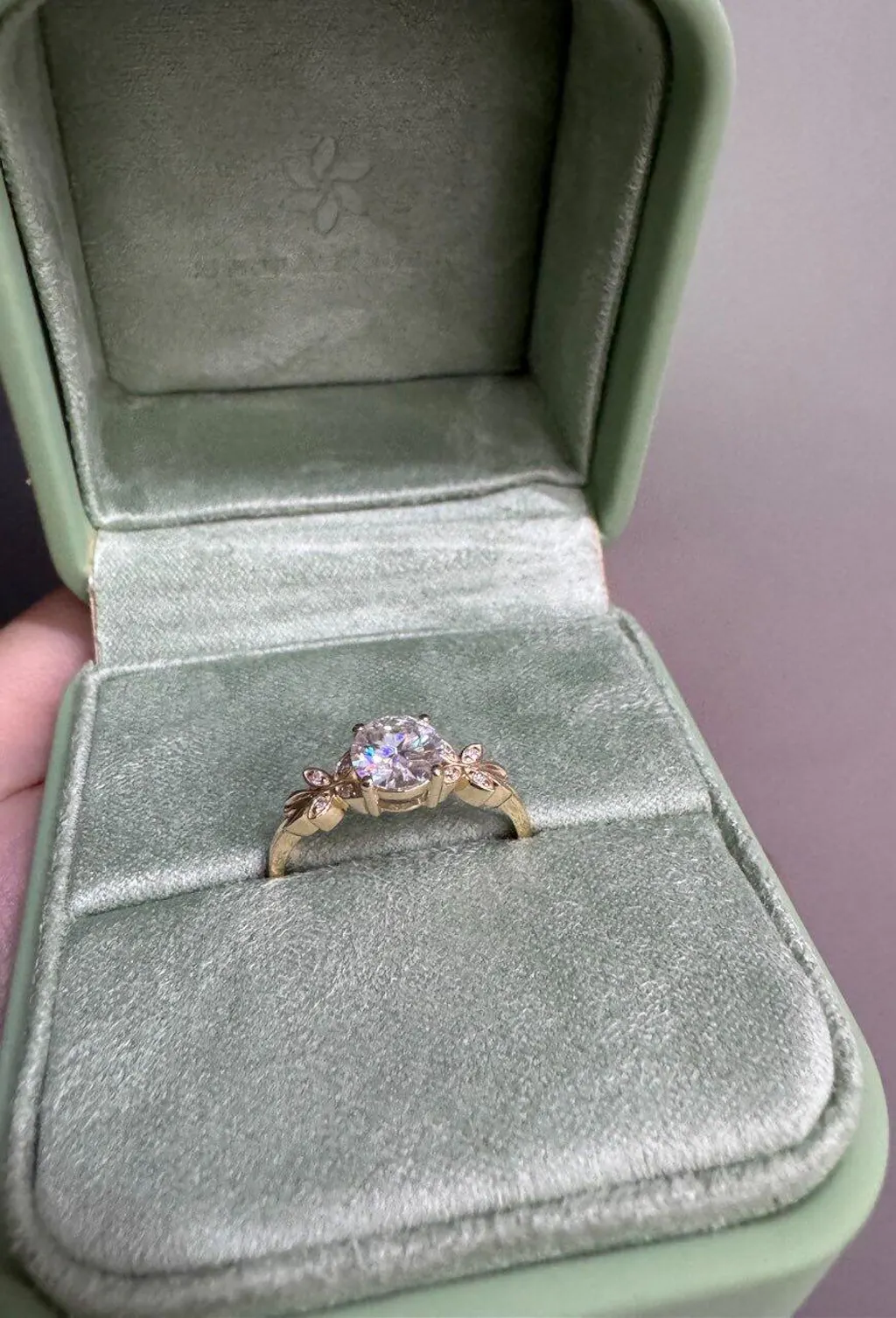 Flora’s Sprig | Round Cut Diamond Leafy Engagement Ring