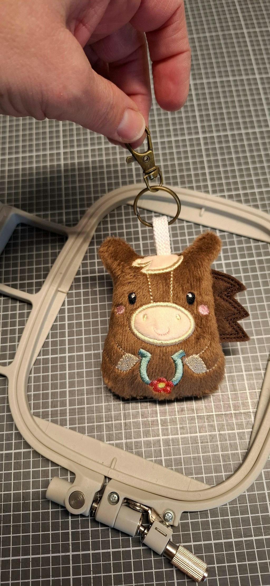 ITH Stickdatei Mini Pony - Taschenanhänger/Schlüsselanhänger