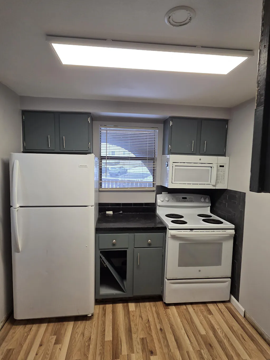 Shadow Gray - Self-Adhesive 3D Peel & Stick Real Stacked Stone Tiles [Pack of 10]