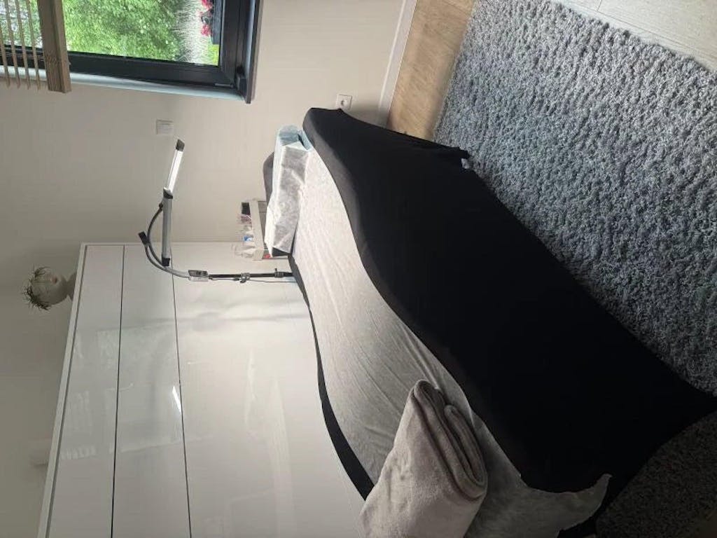 Prześcieradło na łóżko SPACE kosmetyczne z wycięciem na nogi