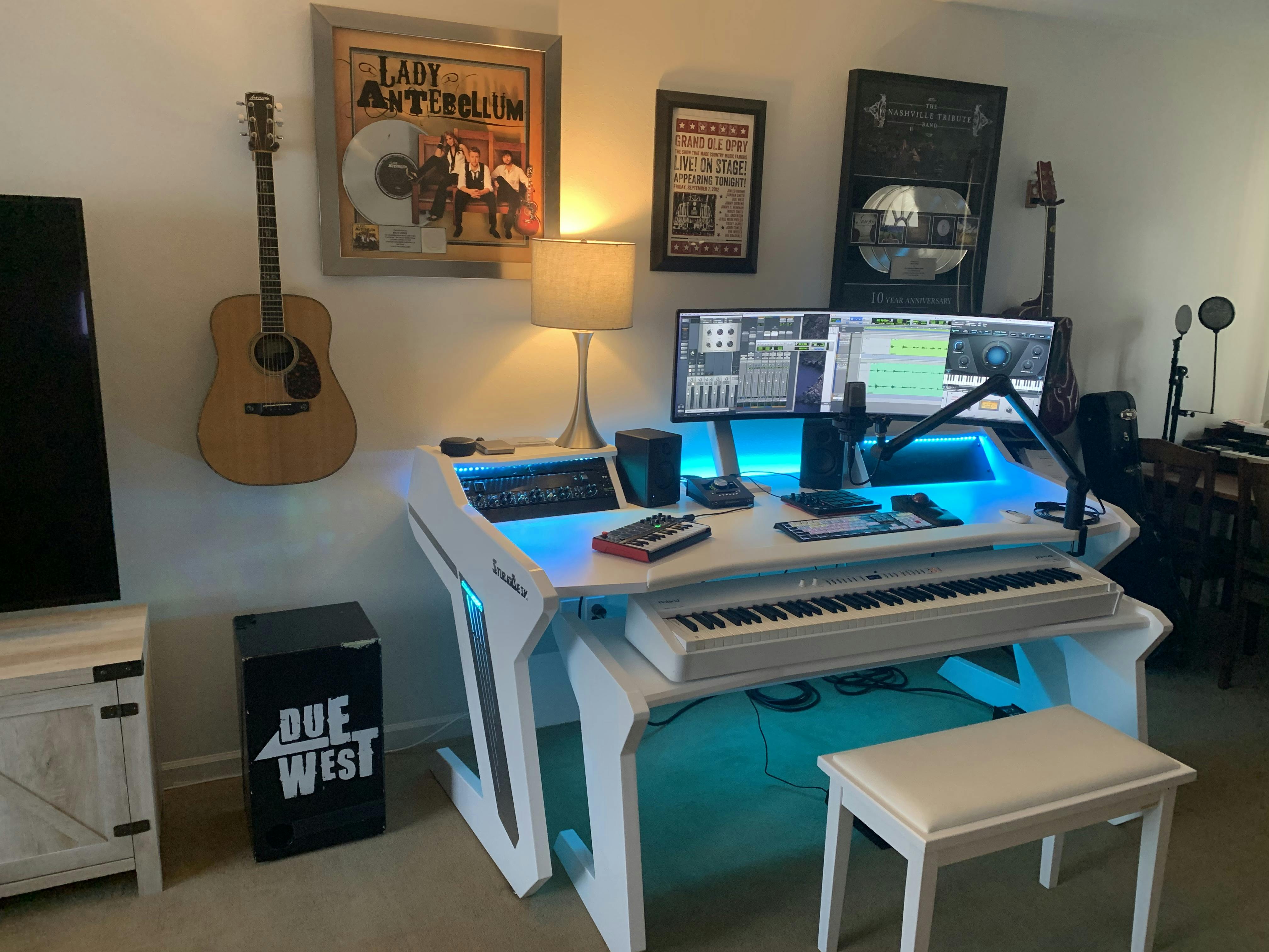 Commander V2 Set All White Studiodesk