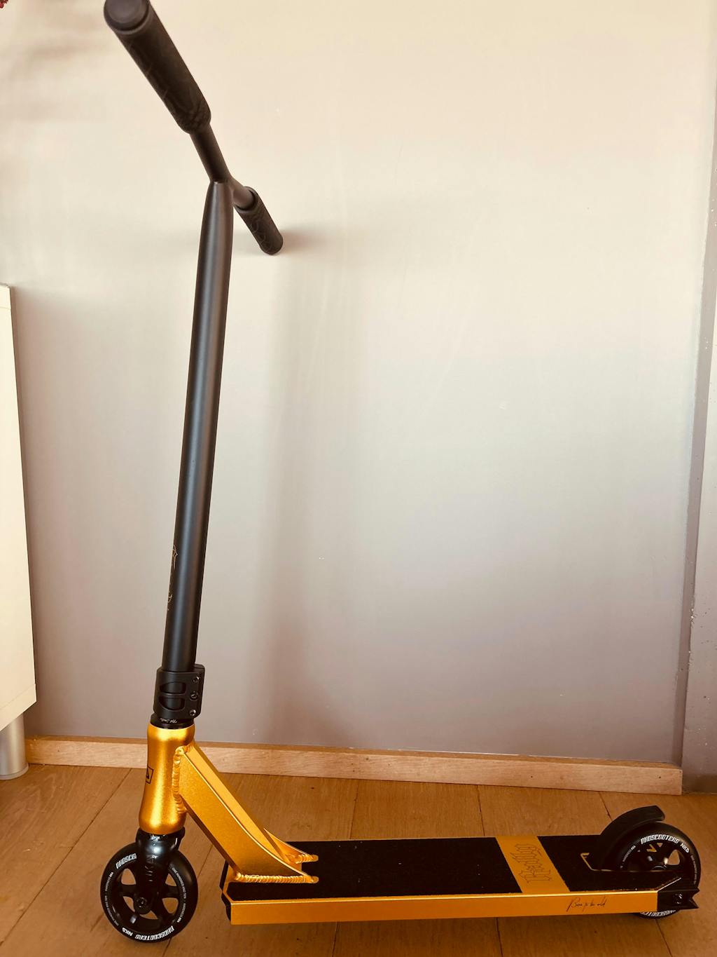 NKD Goat Stuntstep 83cm Goud Zwart