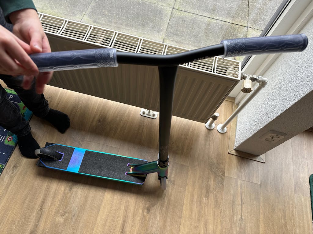 NKD Rally Stuntstep v4 Matt Neochrome 83cm