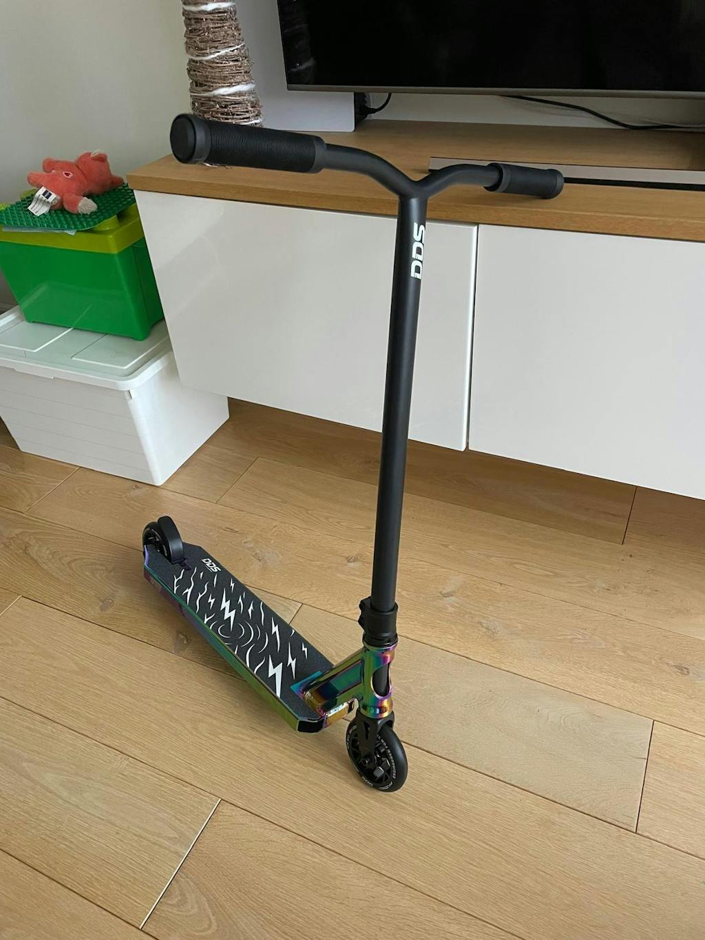 DDS Stuntstep Neochrome Zwart 82cm/ 83cm / 85cm NL Merk