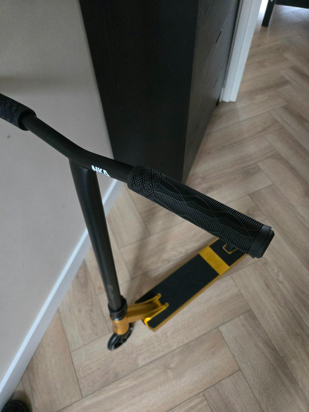 NKD Rally Stuntstep v4 Zwart Goud