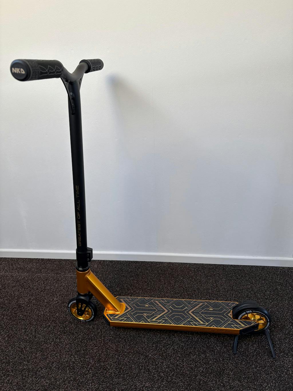 NKD Goat Stuntstep 83cm Goud Zwart