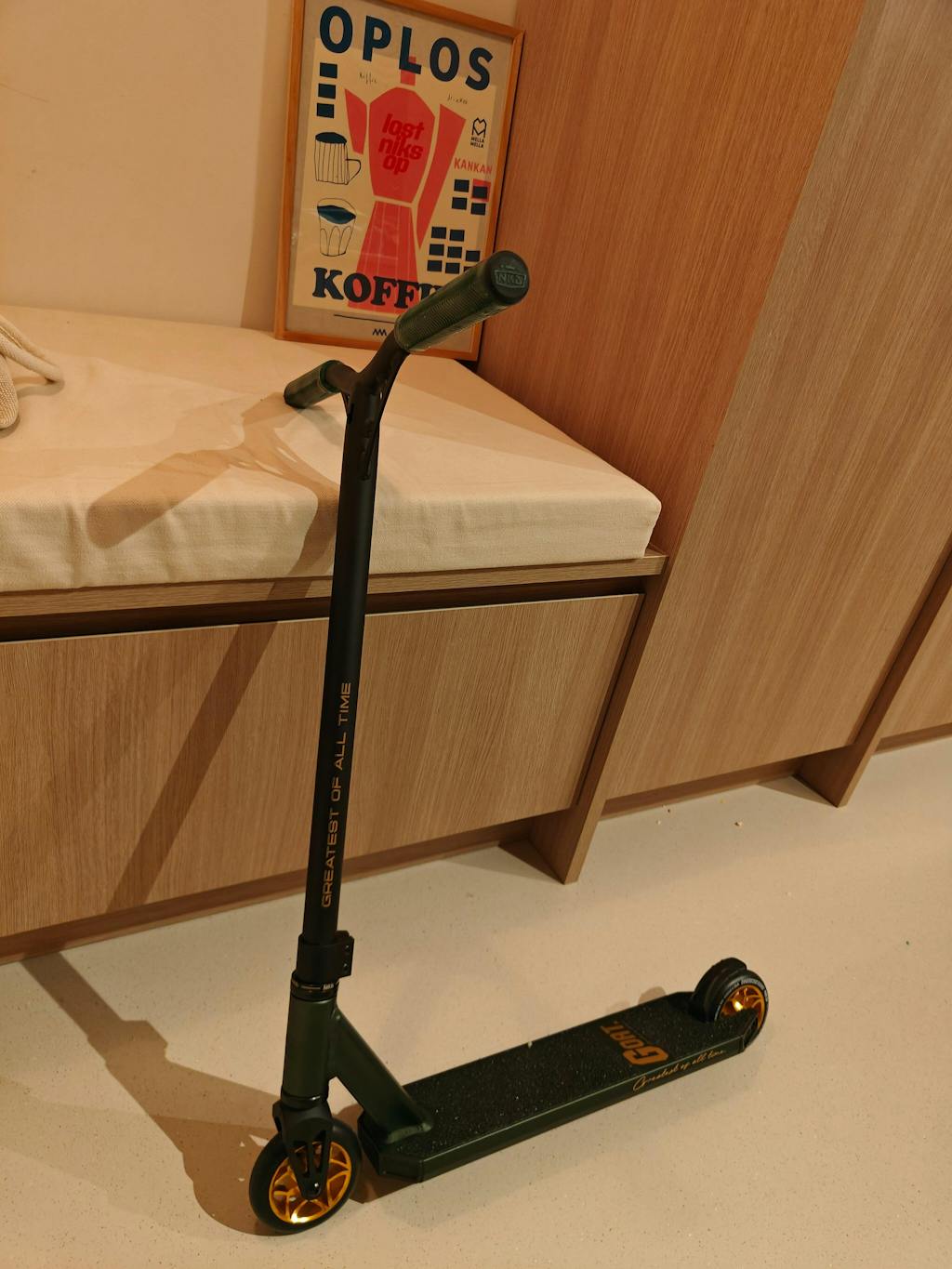 NKD Goat Stuntstep 83cm / 85cm Leger Groen Goud