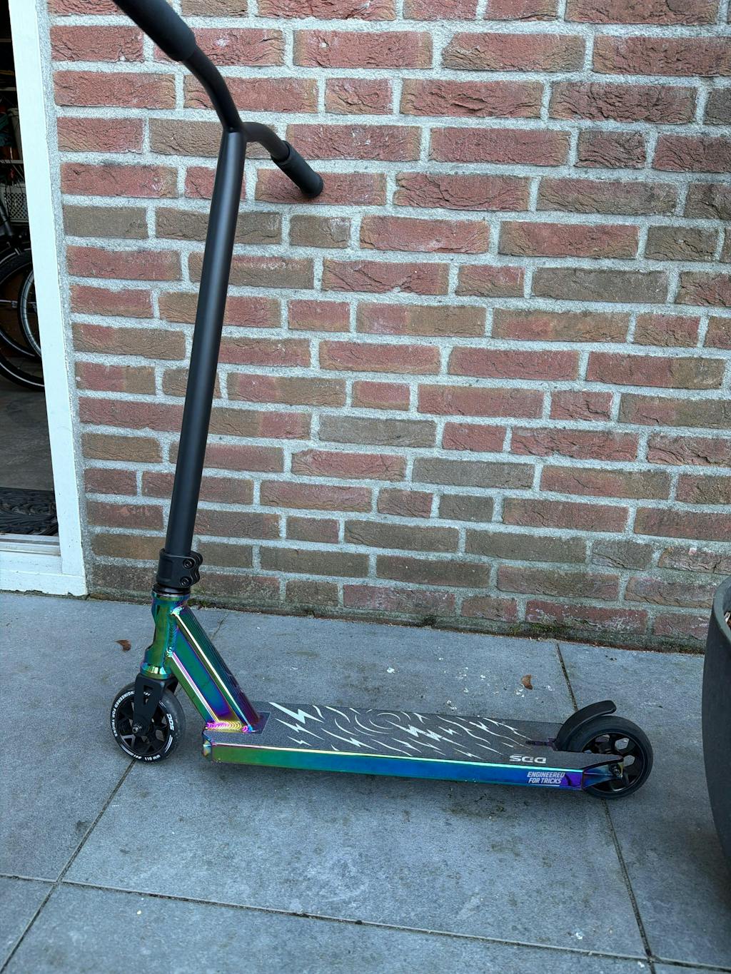 DDS Stuntstep Neochrome Zwart NL Merk