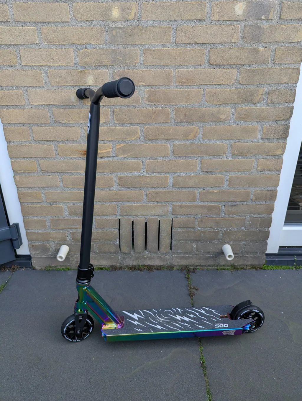 DDS Stuntstep Neochrome Zwart NL Merk