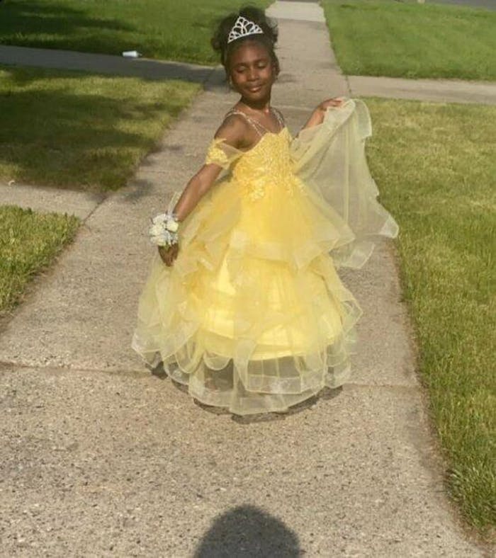 Sunnypetal Ball Gown Cold Shoulder Floor-Length Tulle Lace Flower Girl Dress