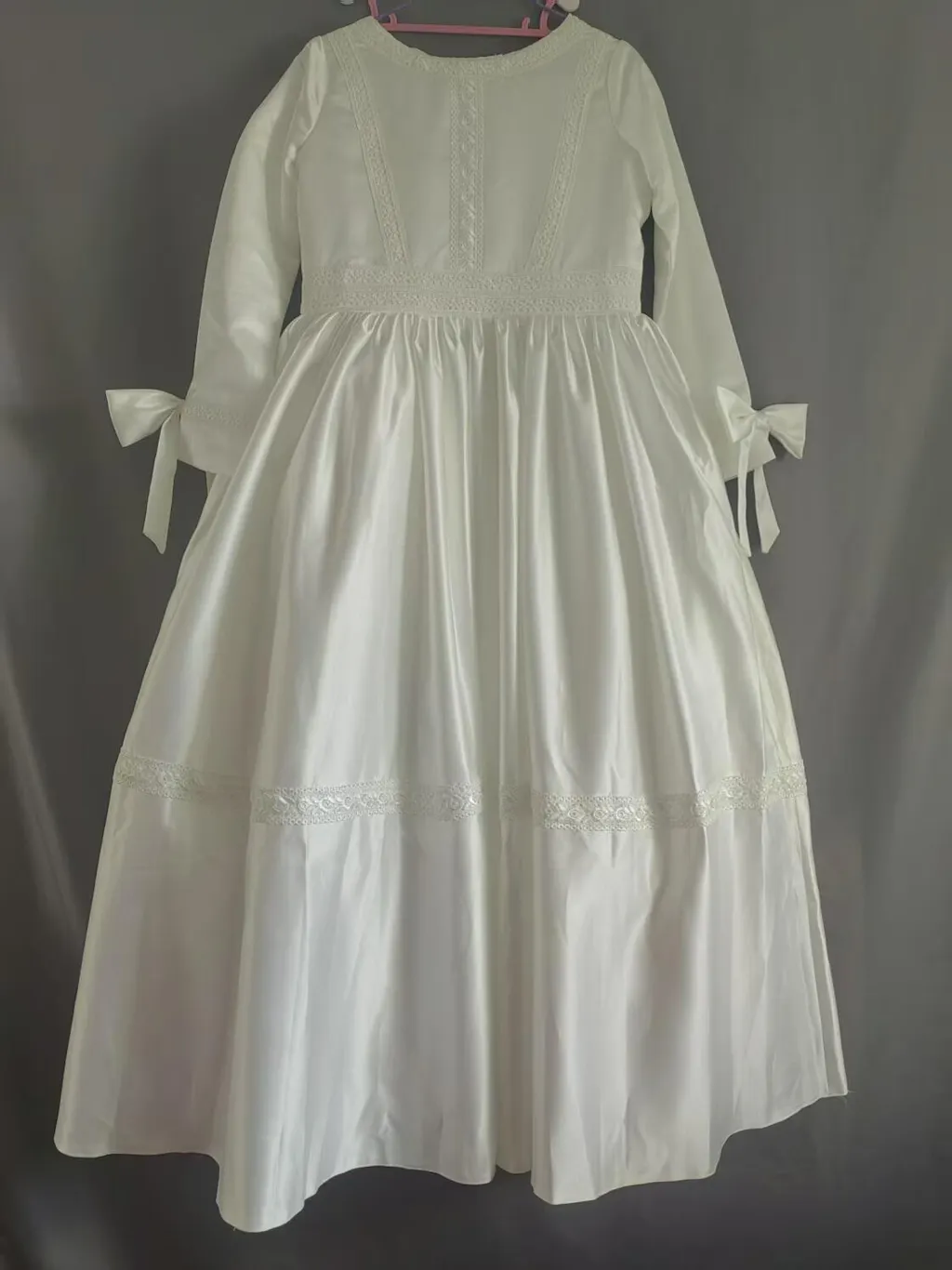 Sunnypetal Lovely Crochet Lace Half Sleeves Satin Bow Floor-Length Communion Dress