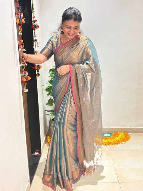 Sutisancha Rama Green Handloom Cotton Tissue Saree