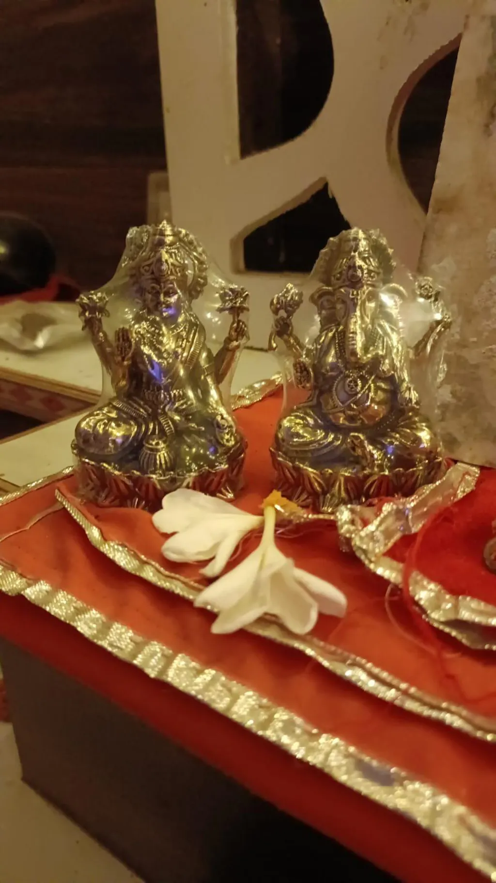 Brass Lakshmi Ganesh Murti On Lotus (3 Inch)