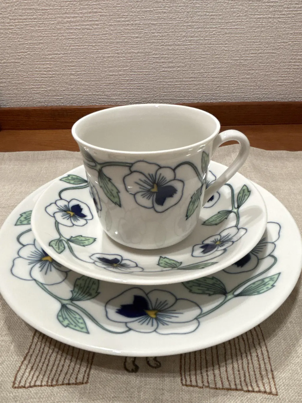 極美品 ロールストランド（Rorstrand）シルビア（Sylvia）カップ＆ソーサー＆ケーキ皿 トリオ