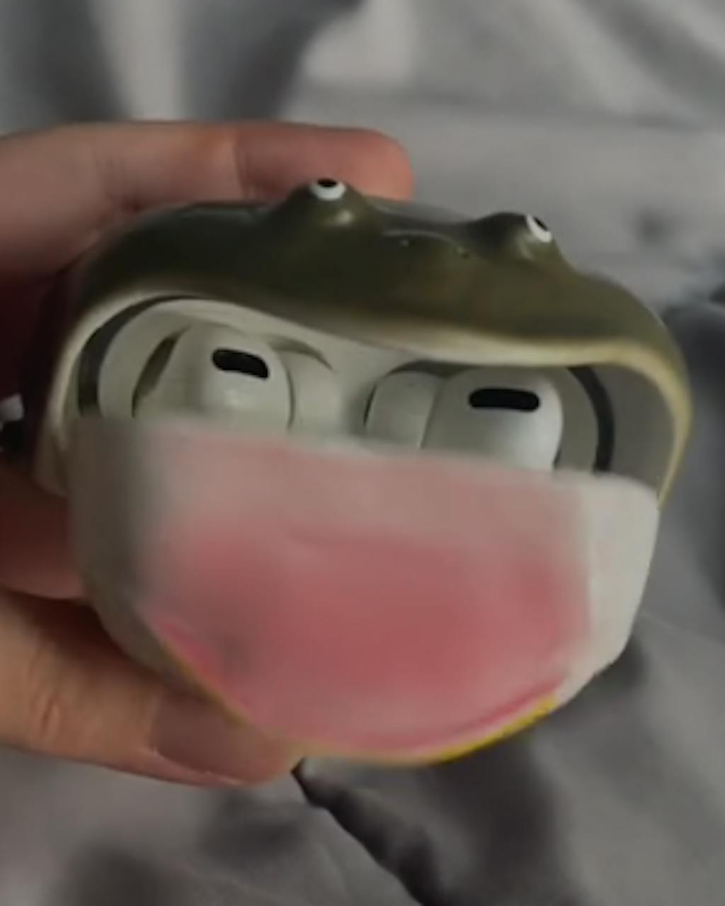 Frog Wireless Earphone Protector Case