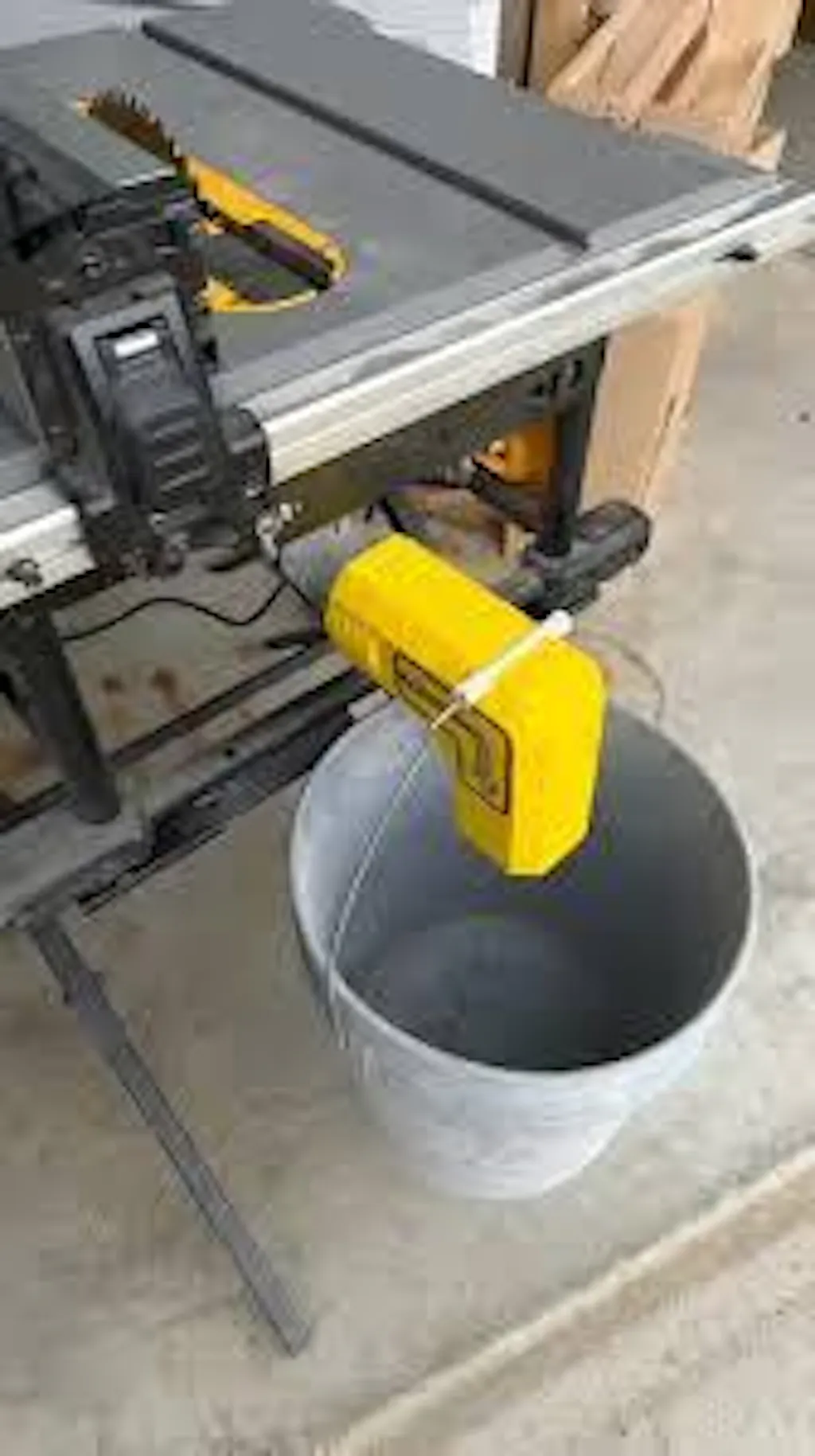 DeWALT Table Saw 2.5" Dust Collection Adapter