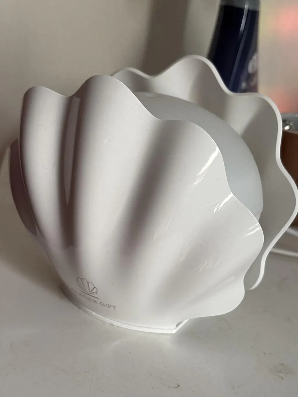 Shell Aroma Diffuser with Remote Control & 7 Color LED Night Light