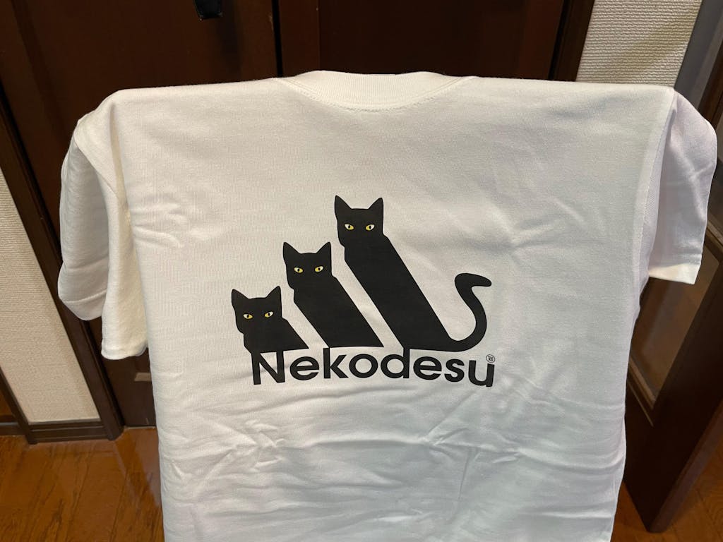 猫tシャツ ねこ 猫イラスト おもしろ tシャツ かわいい Nekodesu｜アダルト&キッズサイズ