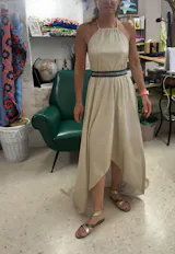 Abito da sposa ampio con scollo all'americana e spacco glitterato color champagne