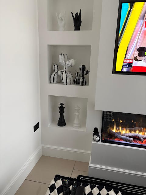 Dripping Paint White Balloon Dog - 16 Inch