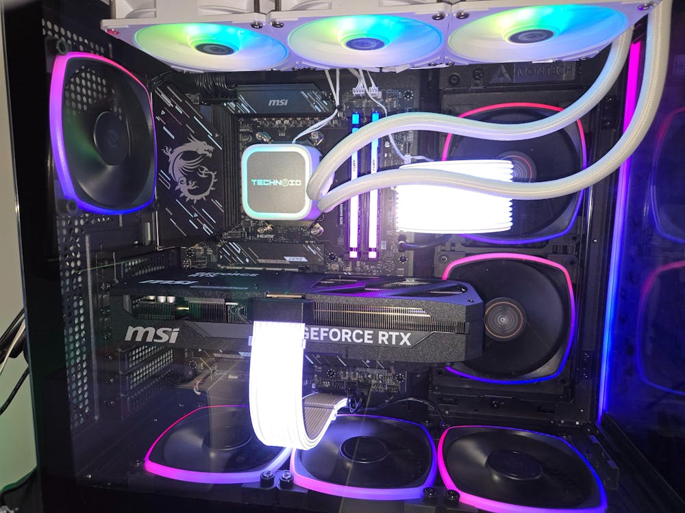 TECHNOID Glass Gaming PC - GeForce RTX 5070 Ti - AMD Ryzen 7 7800X3D - 32GB DDR5 - 2TB SSD - Win 11 PRO - AI Ready - VR Compatible - Wifi Bluetooth - Black