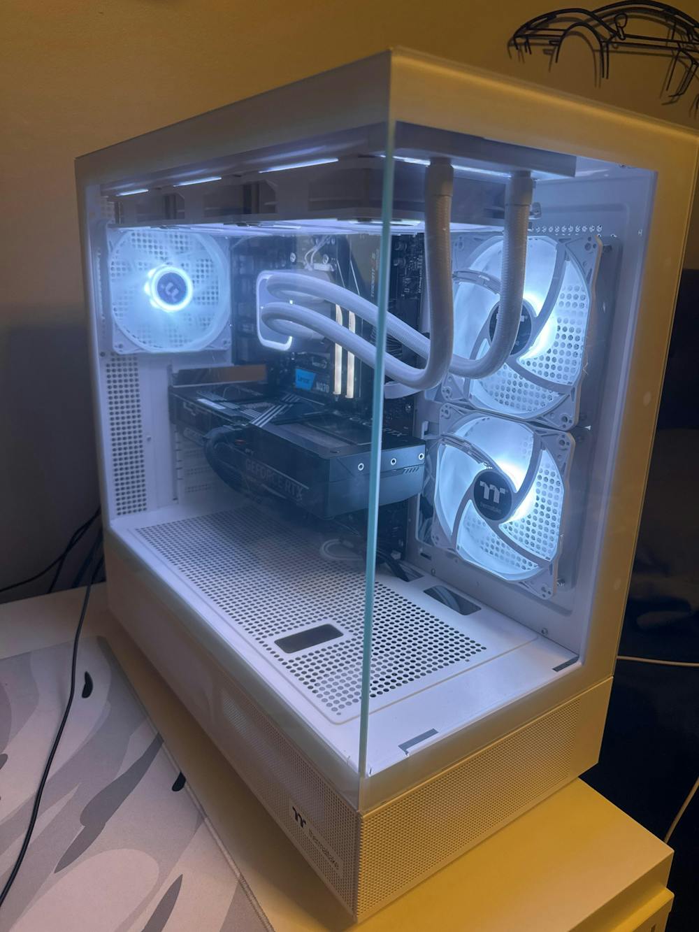 TECHNOID Glass Gaming PC - GeForce RTX 5070 - AMD Ryzen 5 9600X - 32GB DDR5 - 2TB SSD - Win 11 PRO - AI Ready - VR Compatible - Wifi Bluetooth