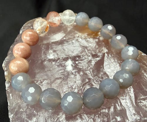 Gray Chalcedony · Faceted · Round · 6mm, 8mm, 10mm