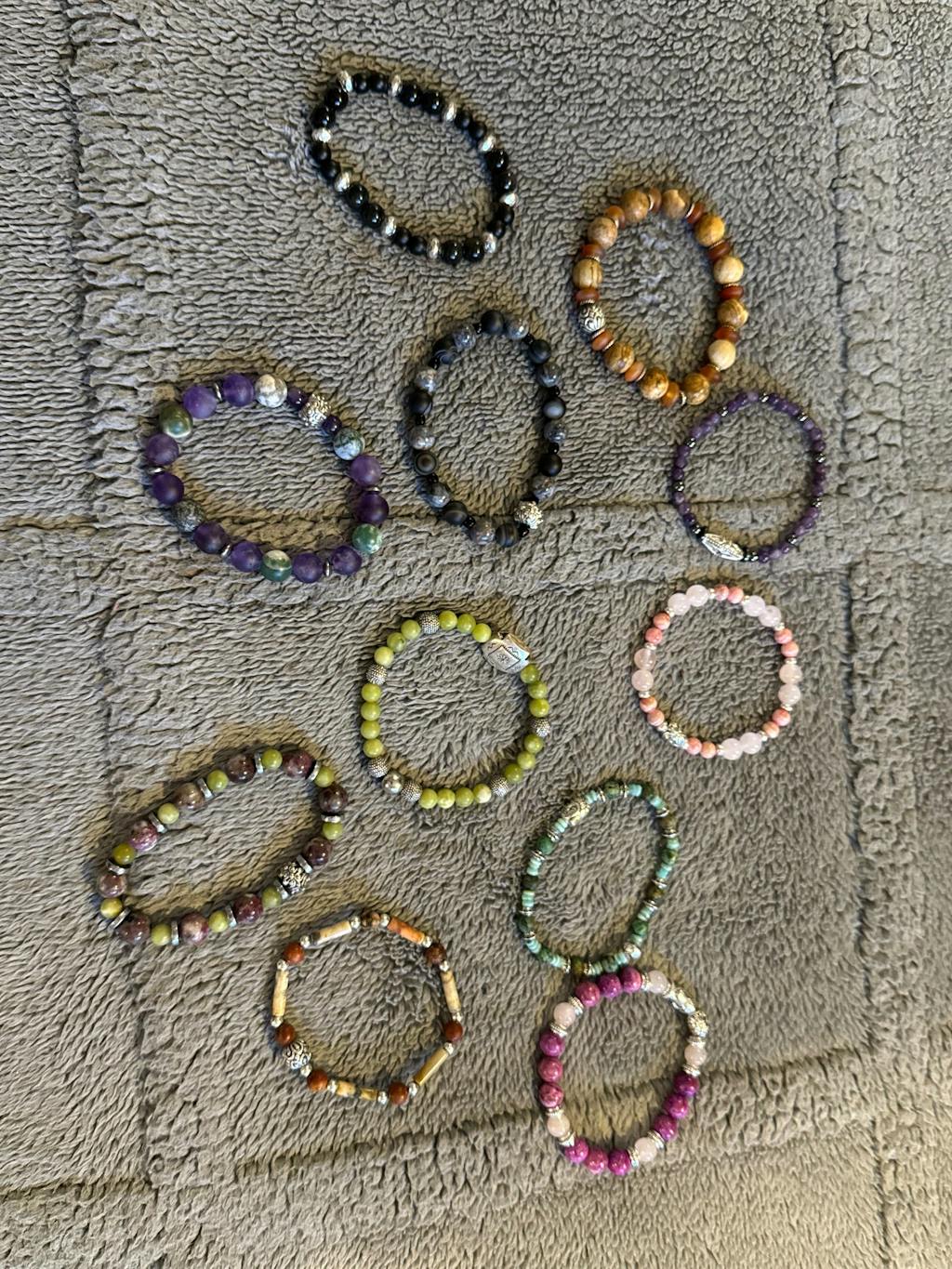 Chevron Amethyst · Smooth · Round · 6mm, 8mm