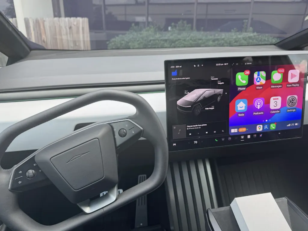 SpaceBox - CarPlay Kit for Tesla Y, 3, S, X, Cybertruck – Hub