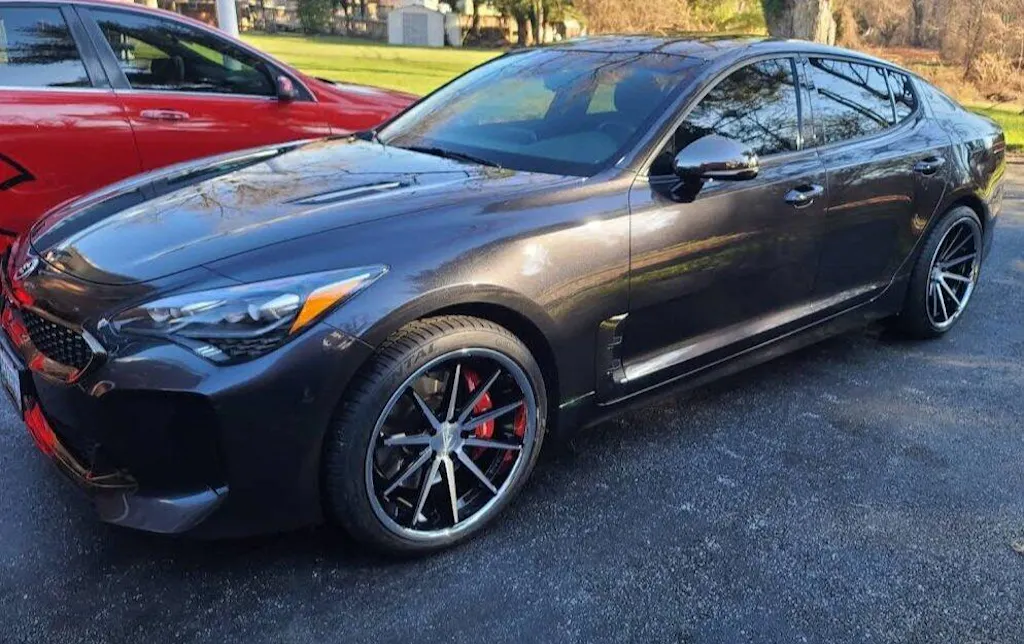 Ferrada FR4 20x9 35 Gloss Black Machined Face Center / Chrome Lip