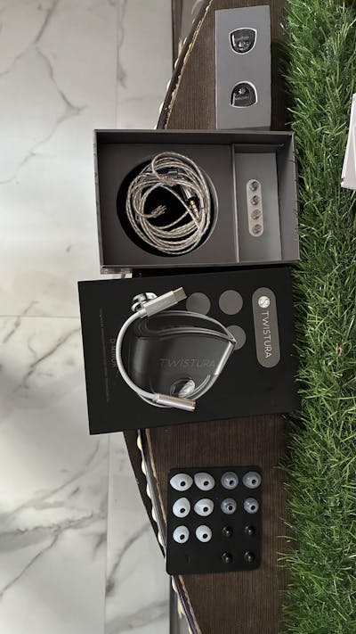 TWISTURA D-Minor IEM