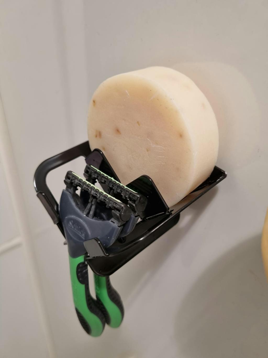 How to Store Your Safety Razor in the Shower? Our Safety Razor Dock