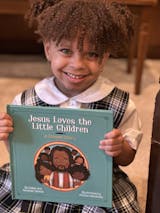 Jesus Loves The Little Children: A Chosen Story (Em Português)