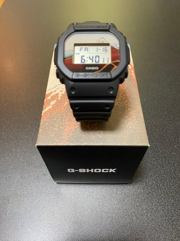 《1月10日発売》G-SHOCK 葛飾北斎 山下白雨 DW-5600KHSH25-1JR メンズ 電池式 デジタル スクエア 樹脂バンド 日本製