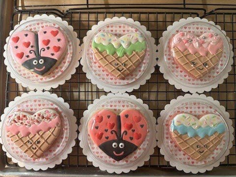 Round Scallop Backer and Capsules - Pack of 25