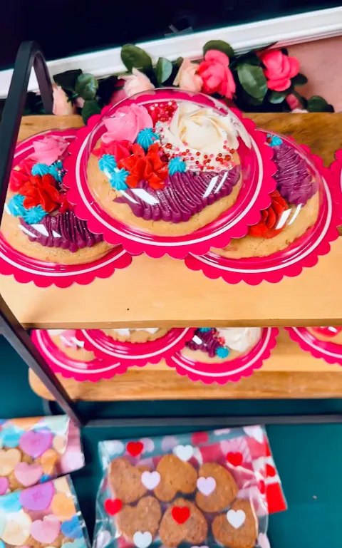 Round Scallop Backer and Capsules - Pack of 25