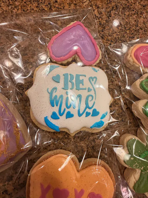 Royal Icing 101: How to make royal icing and achieve the most commonly used icing consistencies