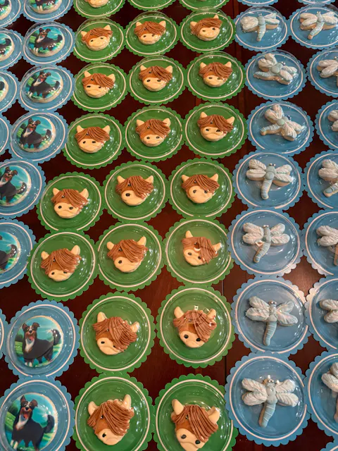 Round Scallop Backer and Capsules - Pack of 25