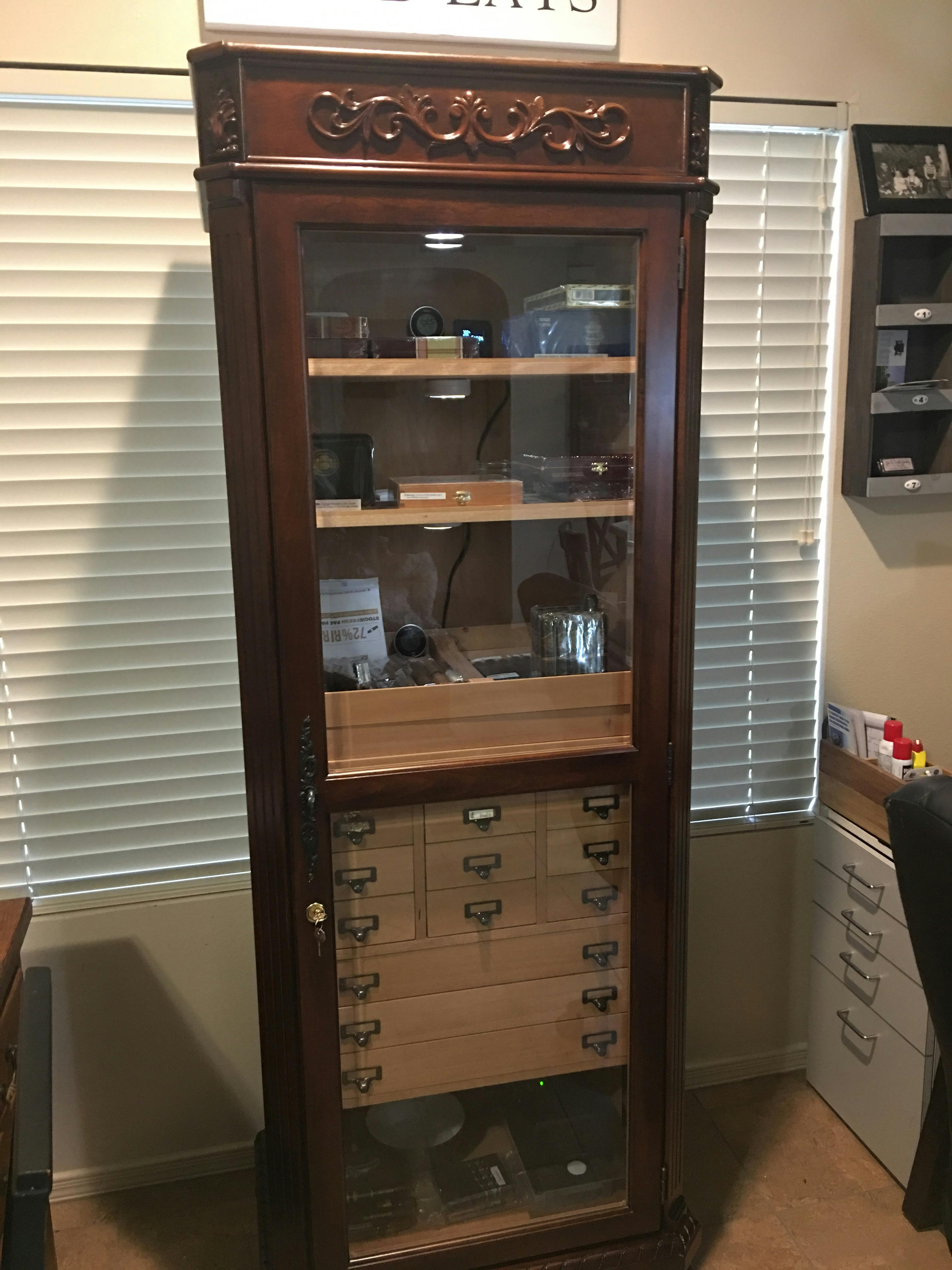 Tower Olde English Display Cigar Humidor Cabinet 3500 Cigars