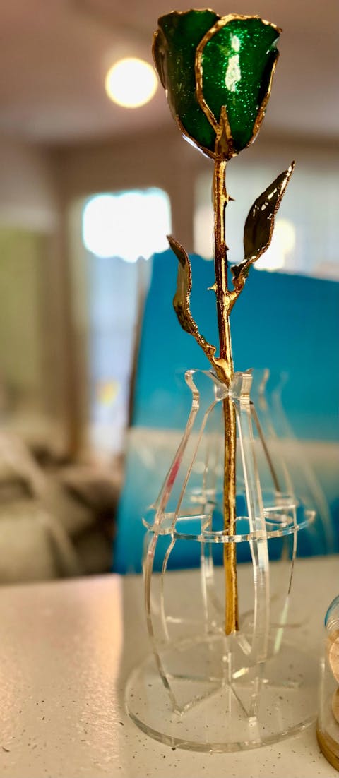 Forever Rose Phantom Vase (1-7 Roses)