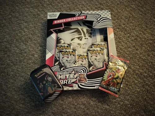 Pokémon TCG: White Flare Binder Collection