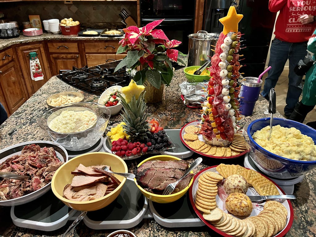 Plastic Lazy Susan for Rectangular Dining table The lazy susan revolution