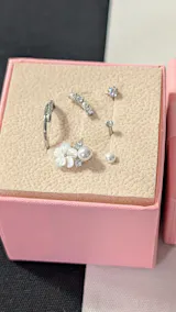 Spring-03 キュービックホワイトデイリーピアスセット