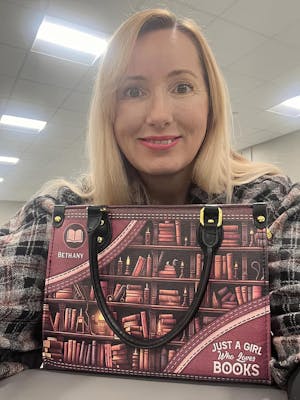 Just A Girl Who Loves Books HHAY1702003A Leather Bag