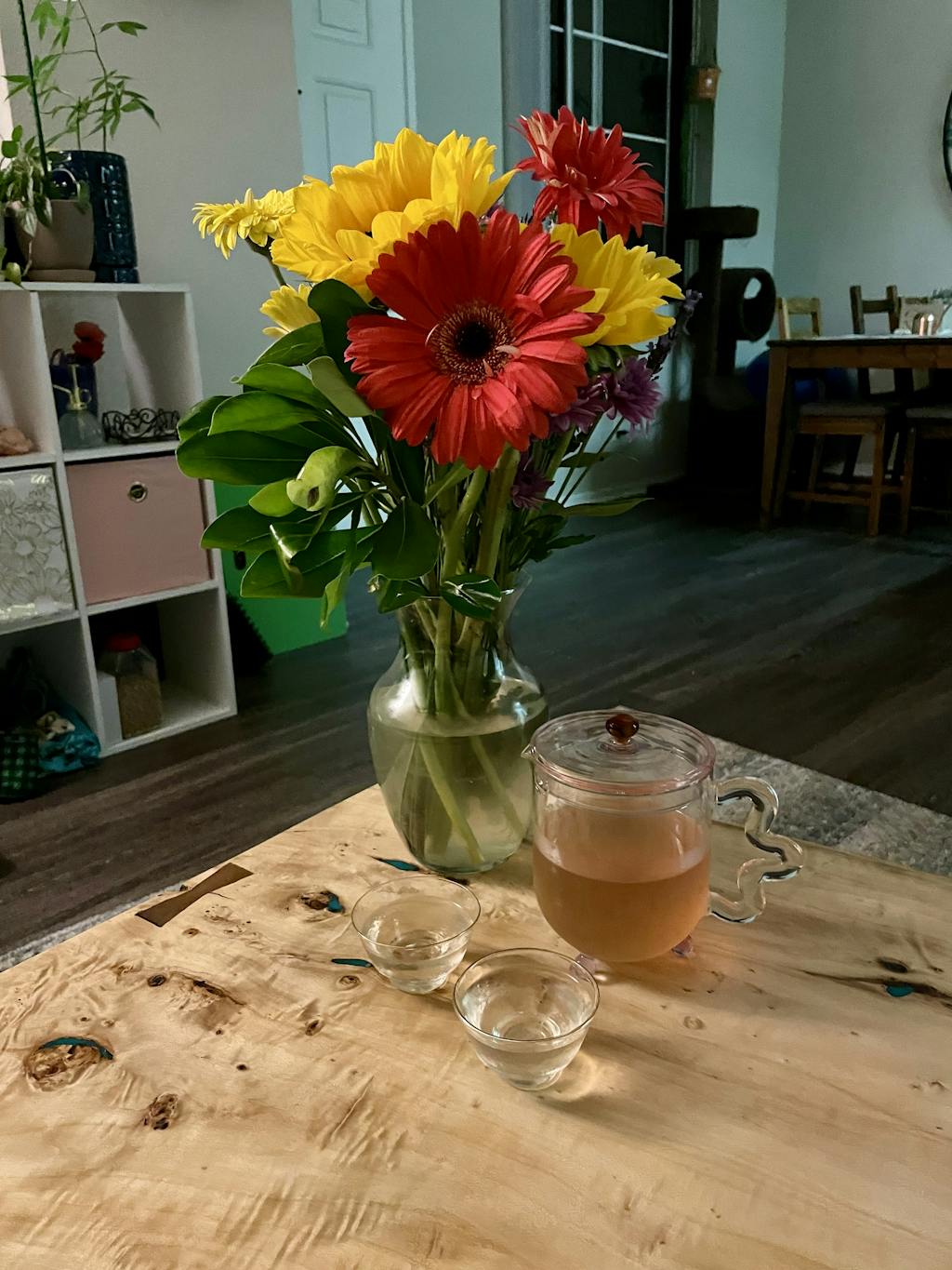 Small Glass Tea Cups with Gold Rim (set of 2) The Qi