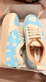 Daisy Haze Sneakers - Light Me Up