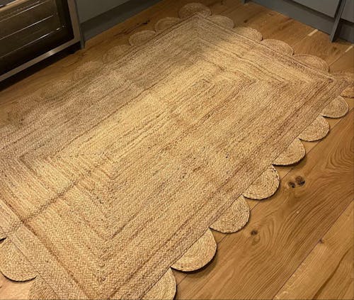 Olivya Scalloped Jute Rug – Natural Braided Handmde Rug