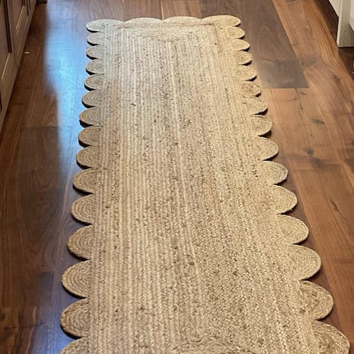 Olivya Scalloped Jute Rug – Natural Braided Handmde Rug